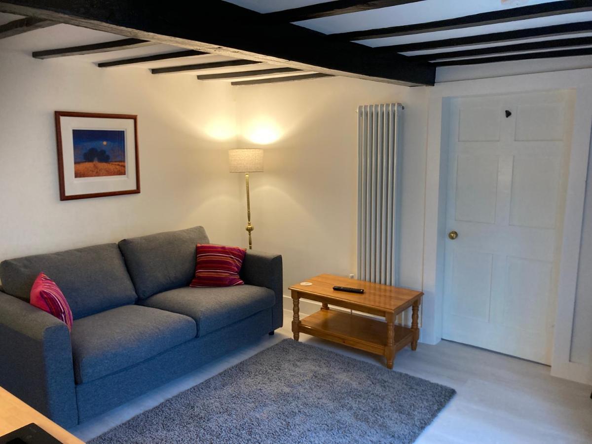 Bryntirion Farmhouse Apartment With Hot Tub Llanfair Caereinion Екстериор снимка