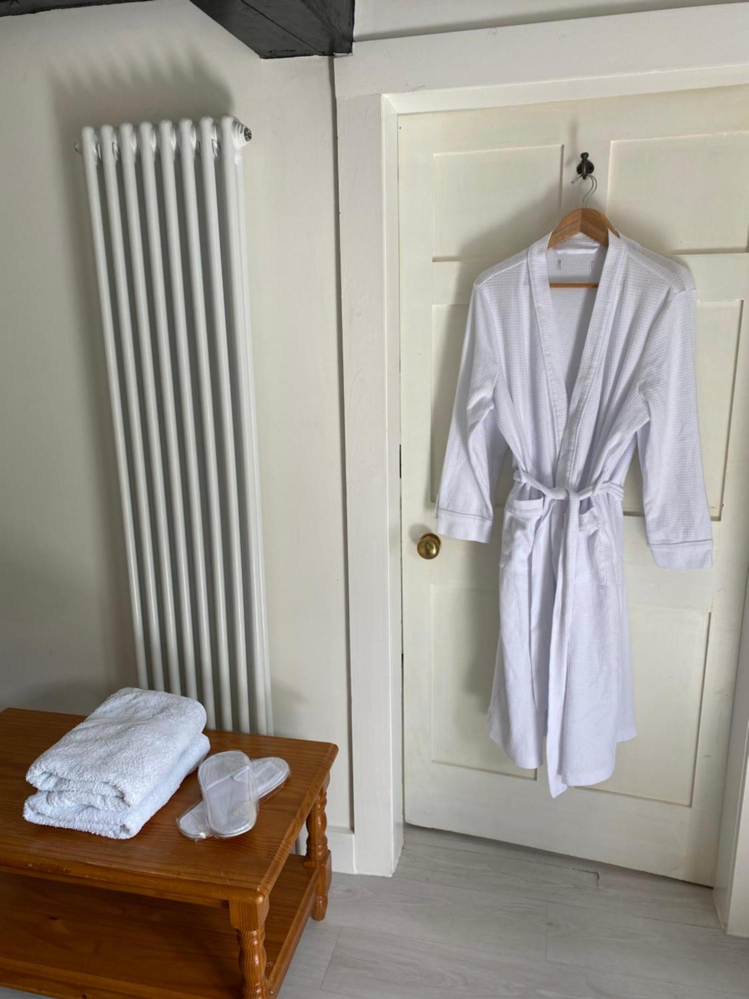Bryntirion Farmhouse Apartment With Hot Tub Llanfair Caereinion Екстериор снимка